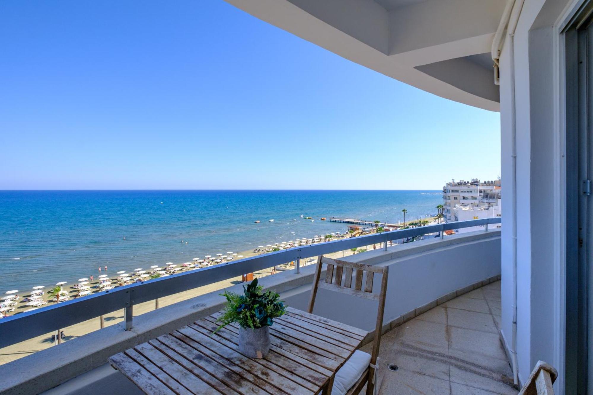 Lazuli Sea View Beachfront- Ap 61 Lárnaca Exterior foto