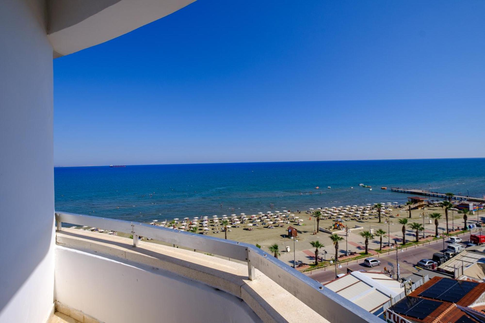 Lazuli Sea View Beachfront- Ap 61 Lárnaca Exterior foto